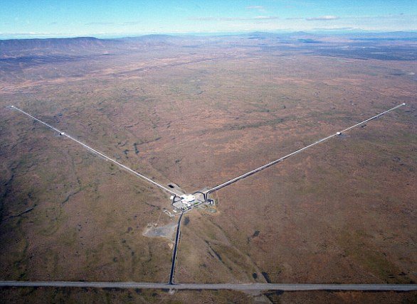 新研究称引力波探测器或许真能揭示虫洞的存在-奇点天文