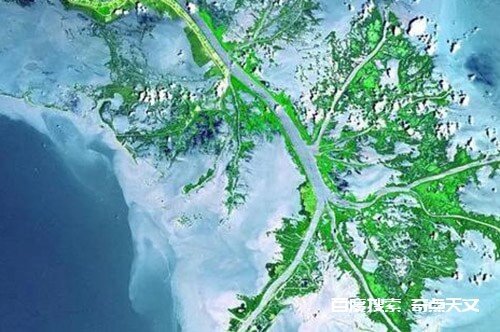 八万亿像素拼接出火星古河道图景:干涸数十亿年 Bob Berman 八万亿像素拼接出火星古河道图景:干涸数十亿年