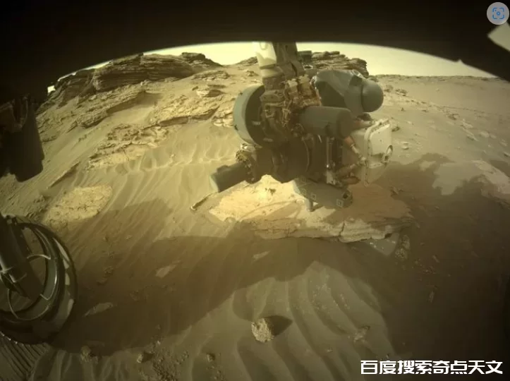 毅力号在火星上发现一个奇怪的缠绕物体