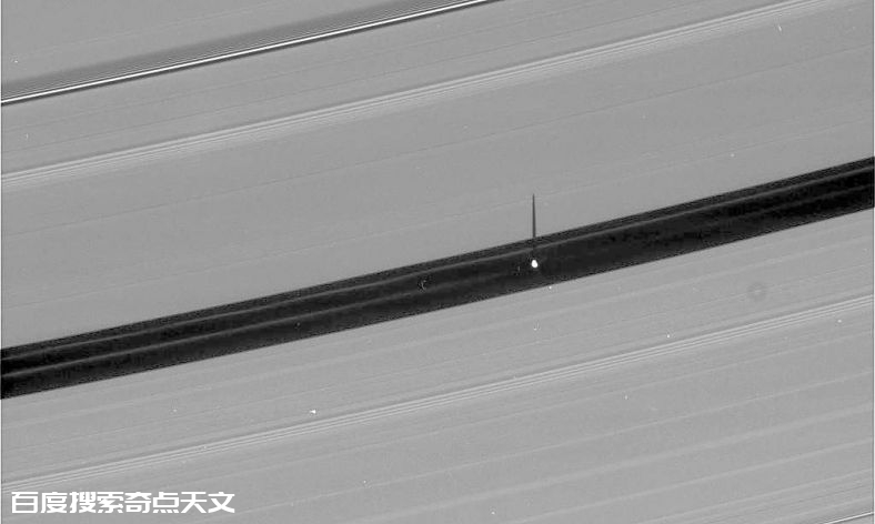 卡尼西飞船拍到环绕土星的“飞碟” 卡尼西飞船拍到环绕土星的“飞碟”