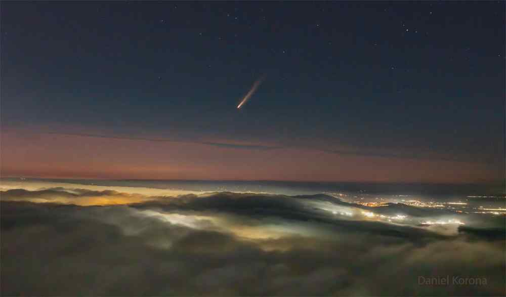 墨西哥上空的紫金山-阿特拉斯彗星 墨西哥上空的紫金山-阿特拉斯彗星