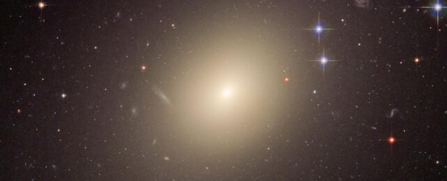 椭圆星系ESO 325 - G004
