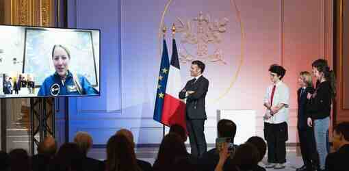 索菲·阿德诺首次太空飞行前的总统贺词 | 奇点天文