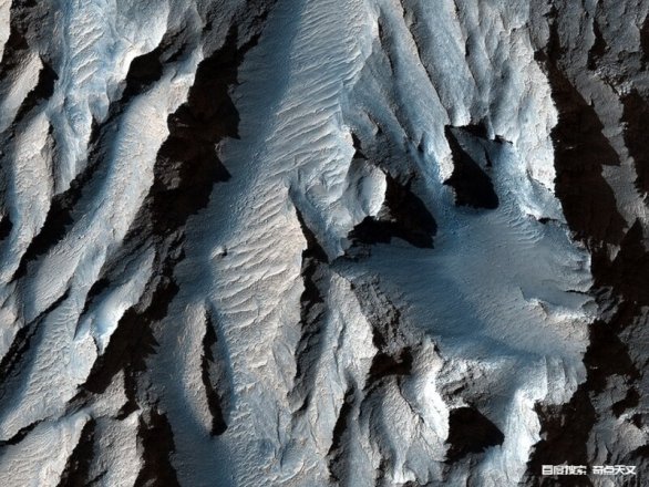 这张惊人的火星“大峡谷”特写照片让我们起了鸡皮疙瘩