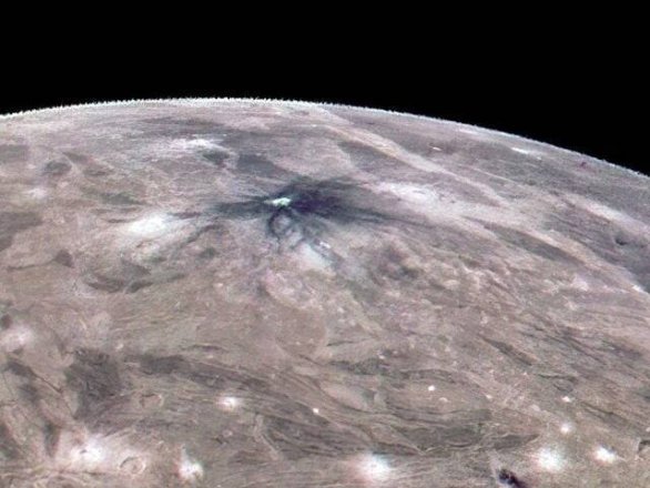 NASA朱诺号探测器飞越木星时拍摄到木卫三的惊人景象
