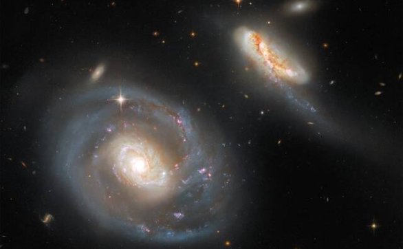 哈勃太空望远镜展示一对令人惊叹的相互作用的星系Arp 298